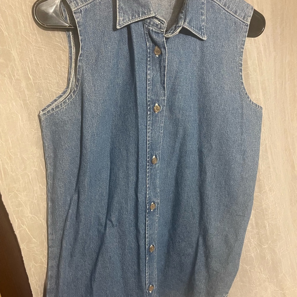 Three Rivers Great Condtion Classic Sleeveless Denim Button-Up Shirt